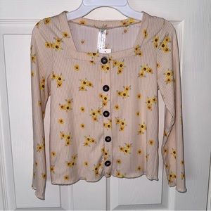 NWT Heart and Arrow Top Yellow Floral 14